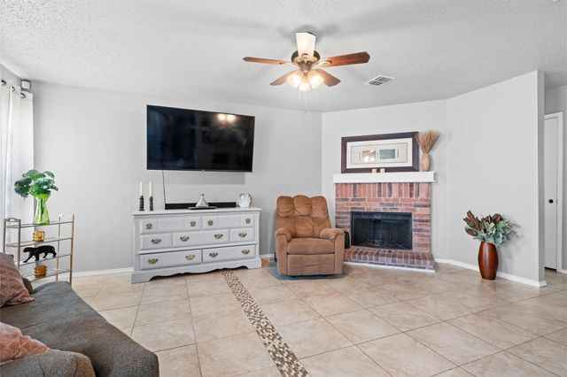 8709 Hunters Creek Drive, Fort Worth, TX 76123