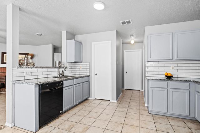 8709 Hunters Creek Drive, Fort Worth, TX 76123