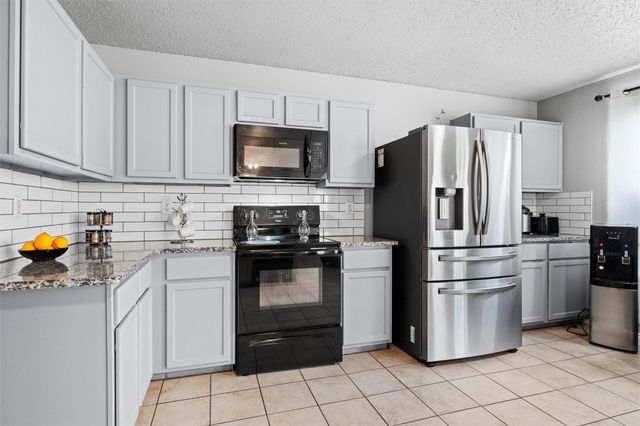 8709 Hunters Creek Drive, Fort Worth, TX 76123