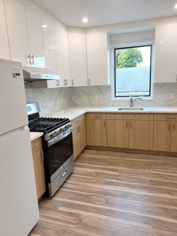 164-16 75th Road 2nd Floor, Fresh Meadows, NY 11366