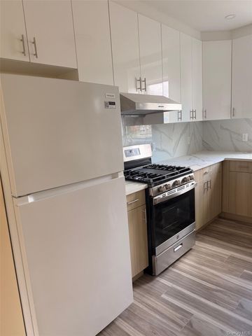 164-16 75th Road 2nd Floor, Fresh Meadows, NY 11366