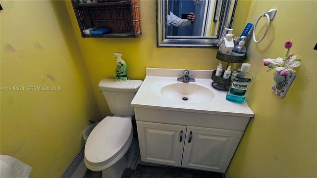 1965 SE 5th Court 203, Pompano Beach, FL 33060