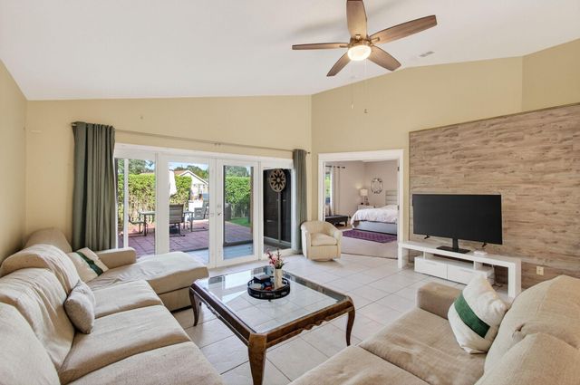 7574 Ironbridge Circle, Delray Beach, FL 33446