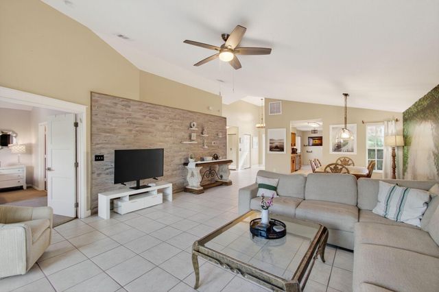 7574 Ironbridge Circle, Delray Beach, FL 33446
