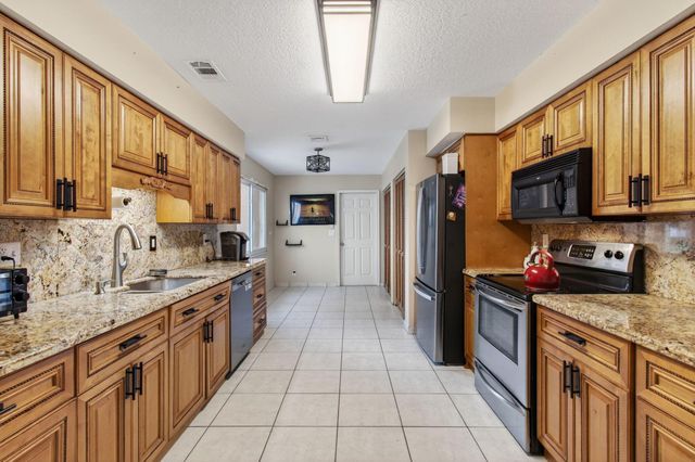 7574 Ironbridge Circle, Delray Beach, FL 33446