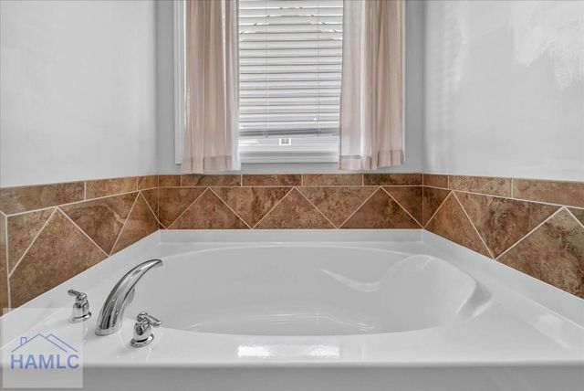 622 Red Oak Lane, Hinesville, GA 31313