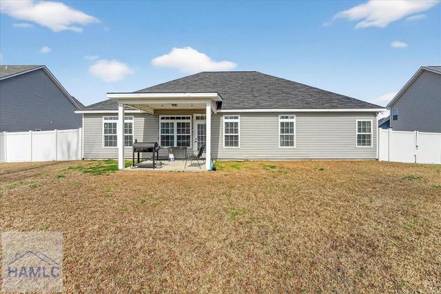 622 Red Oak Lane, Hinesville, GA 31313