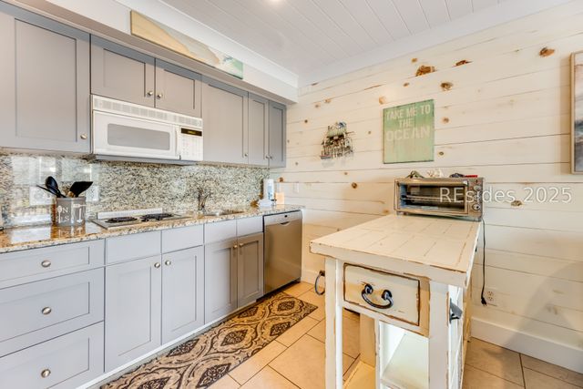 40 Folly Field Rd Apt B212, Hilton Head Island, SC 29928