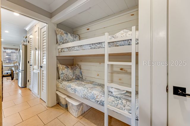 40 Folly Field Rd Apt B212, Hilton Head Island, SC 29928