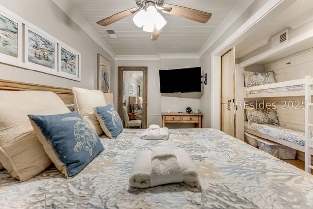 40 Folly Field Rd Apt B212, Hilton Head Island, SC 29928