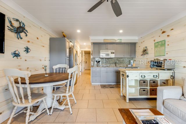 40 Folly Field Rd Apt B212, Hilton Head Island, SC 29928