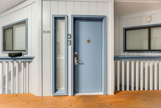 40 Folly Field Rd Apt B212, Hilton Head Island, SC 29928