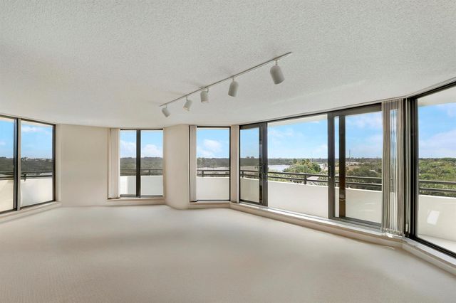 3322 Casseekey Island Road 604, Jupiter, FL 33477