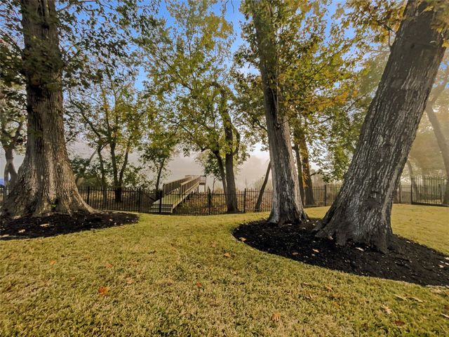 195 Flamingo Bay Drive, Missouri City, TX 77459