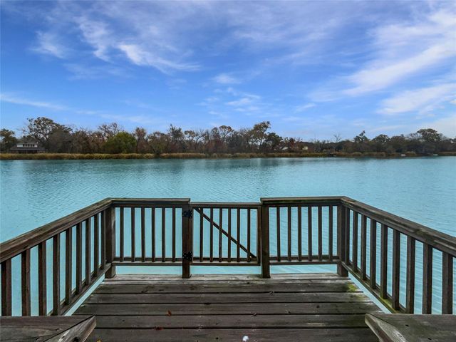 195 Flamingo Bay Drive, Missouri City, TX 77459