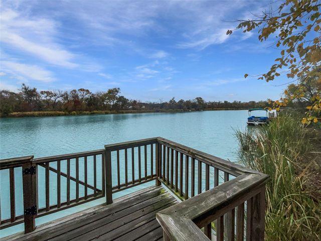 195 Flamingo Bay Drive, Missouri City, TX 77459