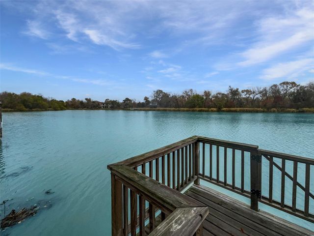 195 Flamingo Bay Drive, Missouri City, TX 77459