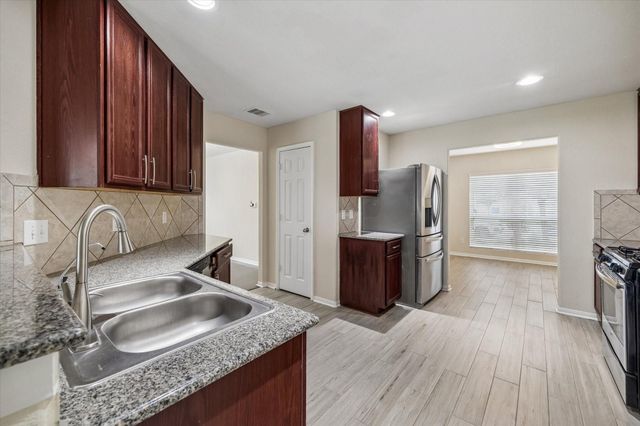 15642 S Fall Fern Cir, Houston, TX 77044