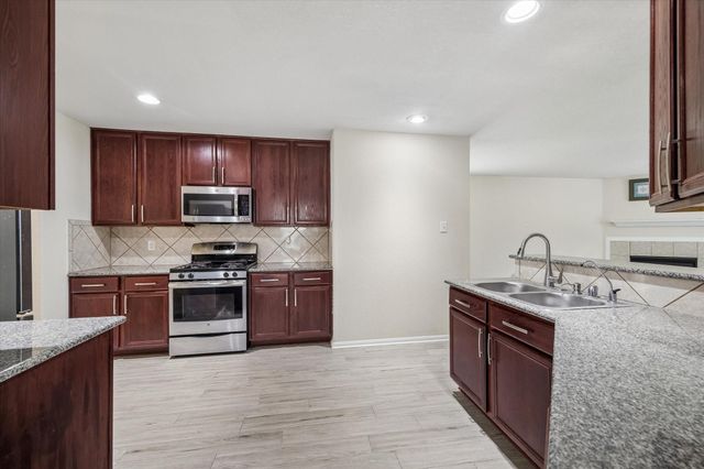 15642 S Fall Fern Cir, Houston, TX 77044