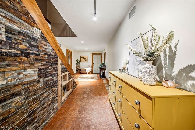 10506 Mayfield Road, Chesterland, OH 44026