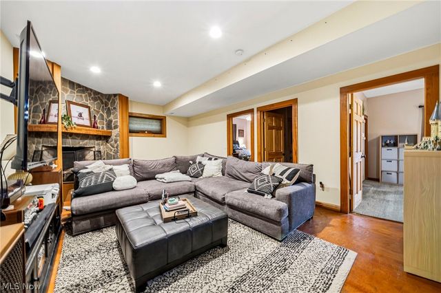 10506 Mayfield Road, Chesterland, OH 44026