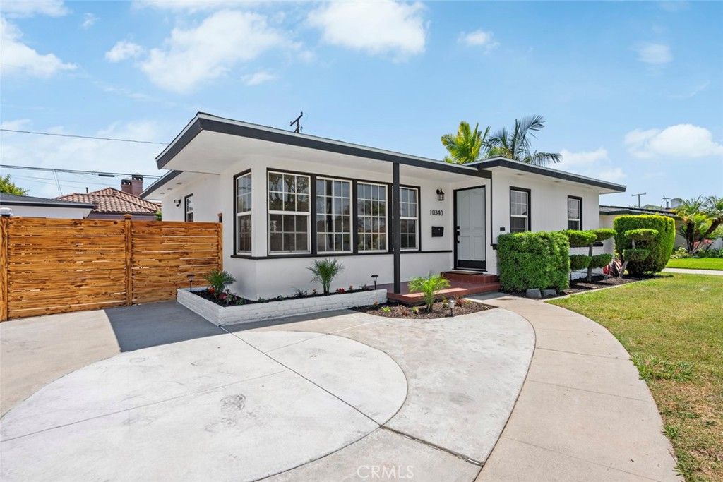 Image 4 of property listing at 10340 Clancey Avenue, Downey, CA 90241