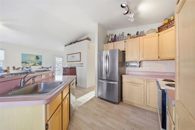 2112 AVENUE B, Bradenton Beach, FL 34217