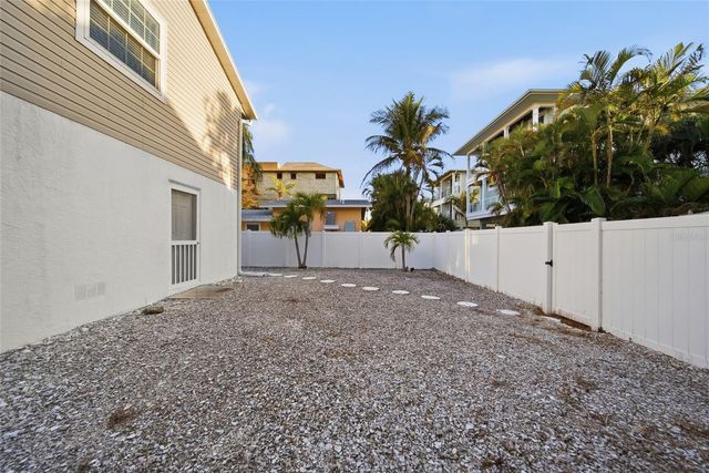 2112 AVENUE B, Bradenton Beach, FL 34217