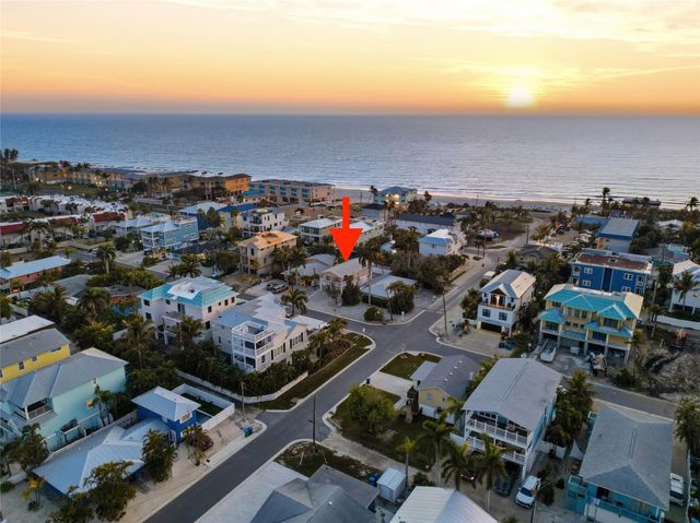 2112 AVENUE B, Bradenton Beach, FL 34217