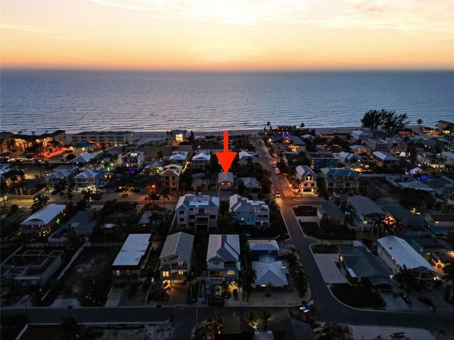 2112 AVENUE B, Bradenton Beach, FL 34217