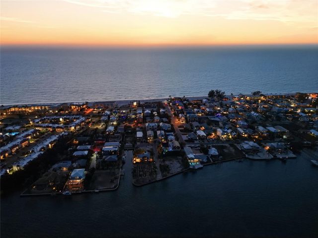 2112 AVENUE B, Bradenton Beach, FL 34217