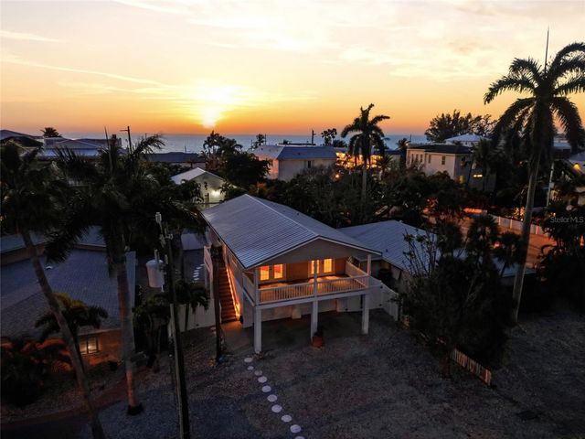 2112 AVENUE B, Bradenton Beach, FL 34217