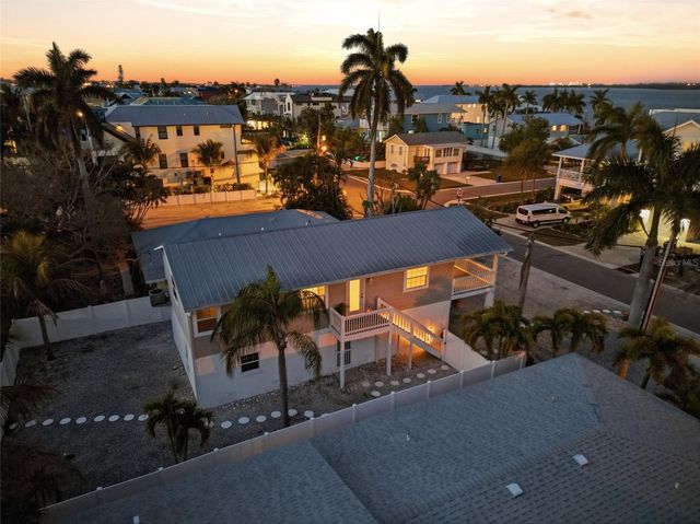 2112 AVENUE B, Bradenton Beach, FL 34217