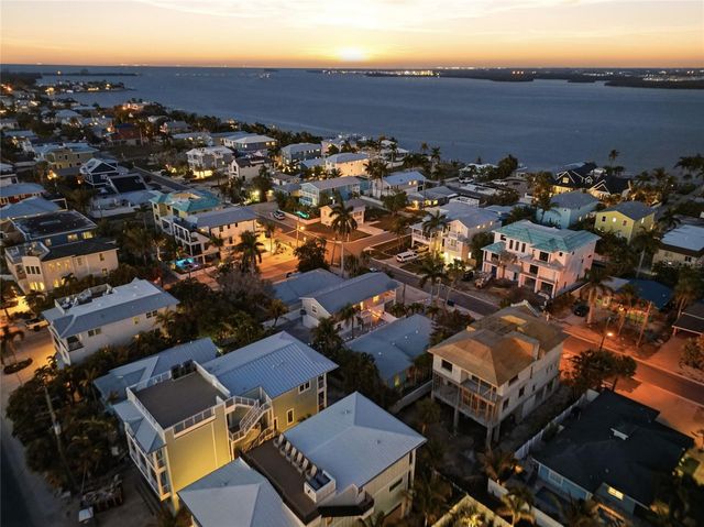 2112 AVENUE B, Bradenton Beach, FL 34217