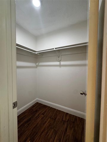 2203 Bisontine Street, Friendswood, TX 77546