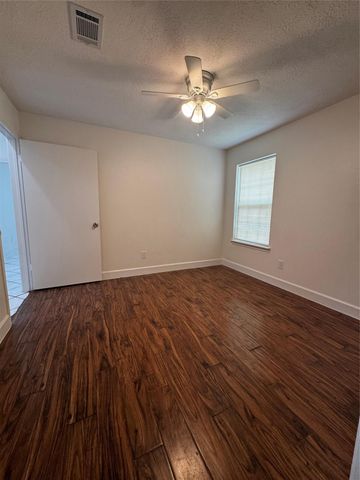 2203 Bisontine Street, Friendswood, TX 77546
