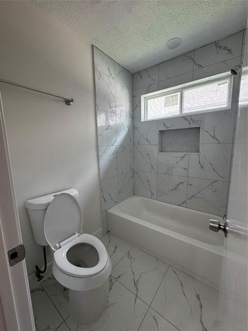 2203 Bisontine Street, Friendswood, TX 77546