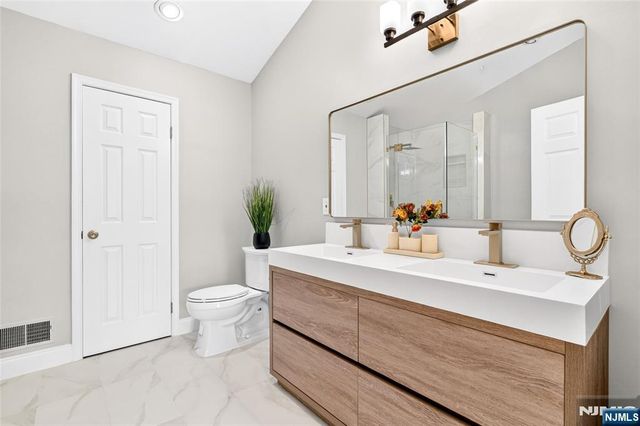 404 Green Mountain Road, Mahwah, NJ 07430