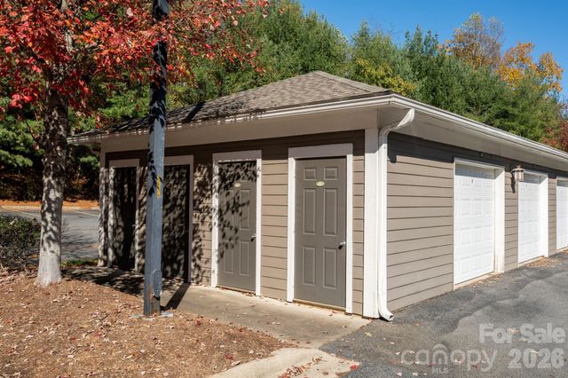 600 Vista Lake Drive 4, Candler, NC 28715