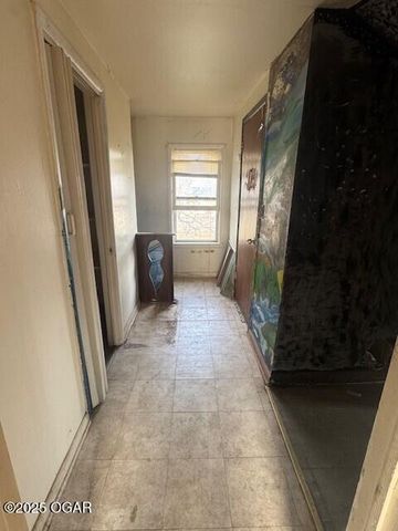 911 W 2nd Street, Joplin, MO 64801