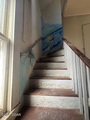 911 W 2nd Street, Joplin, MO 64801