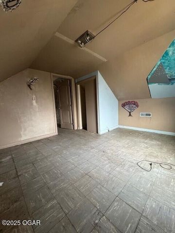 911 W 2nd Street, Joplin, MO 64801