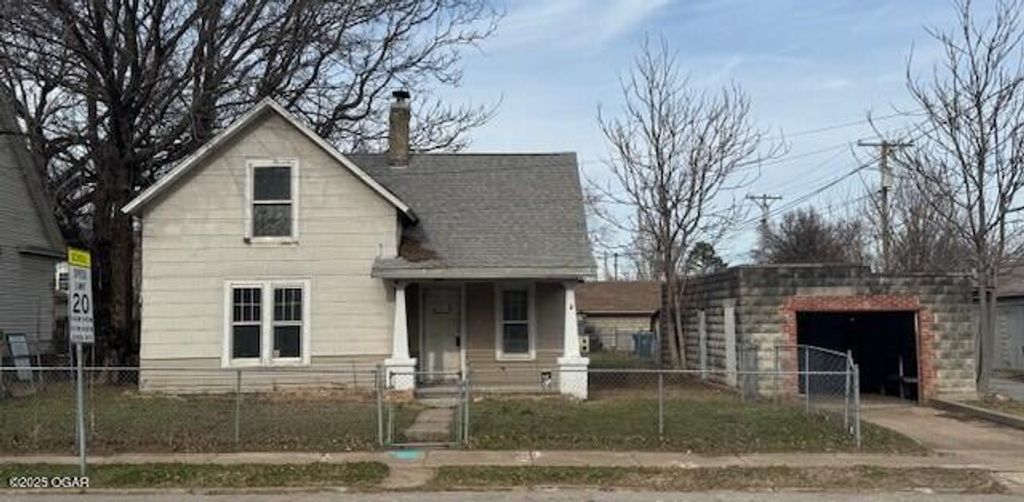 911 W 2nd Street, Joplin, MO 64801