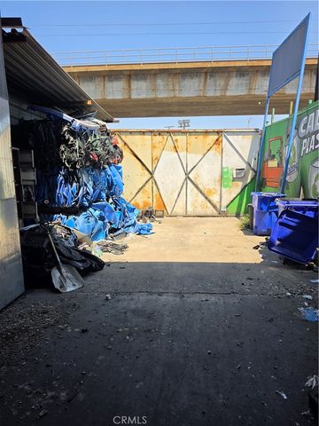 5739 Long Beach Avenue, Los Angeles, CA 90058