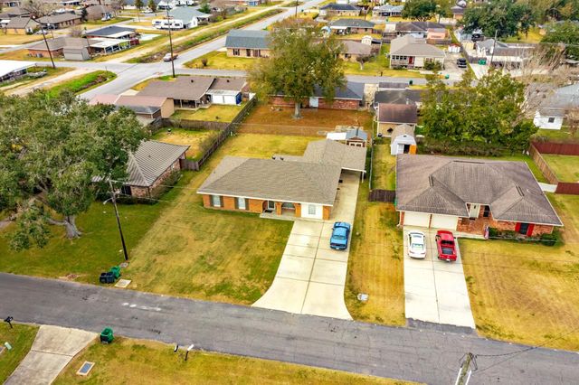 818 Oak Lane, Thibodaux, LA 70301