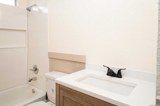 4806 CRESTWOOD HILL DR, San Antonio, TX 78244