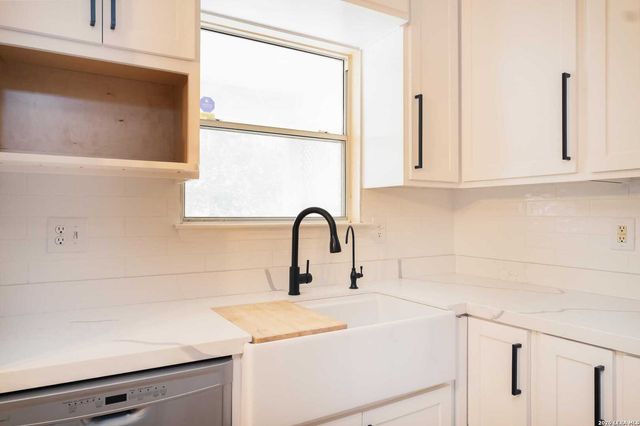 4806 CRESTWOOD HILL DR, San Antonio, TX 78244