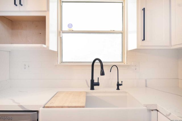 4806 CRESTWOOD HILL DR, San Antonio, TX 78244