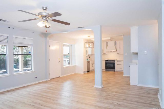 4806 CRESTWOOD HILL DR, San Antonio, TX 78244