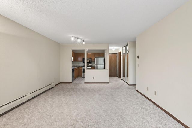 3850 Plymouth Boulevard 117, Plymouth, MN 55446